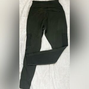 Women’s Athleta Green Cargo legging/Pants with Versatile Design